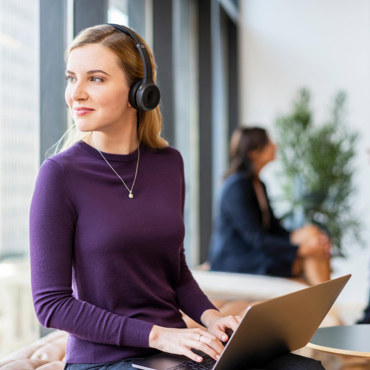 Personne qui profite de la flexibilité de Webex Calling