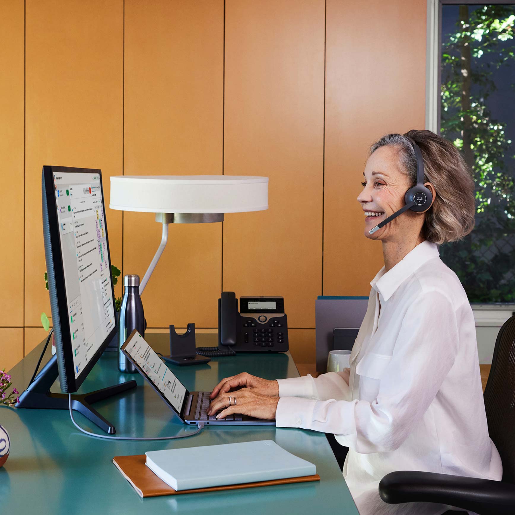 Utente che interagisce con Webex Contact Center