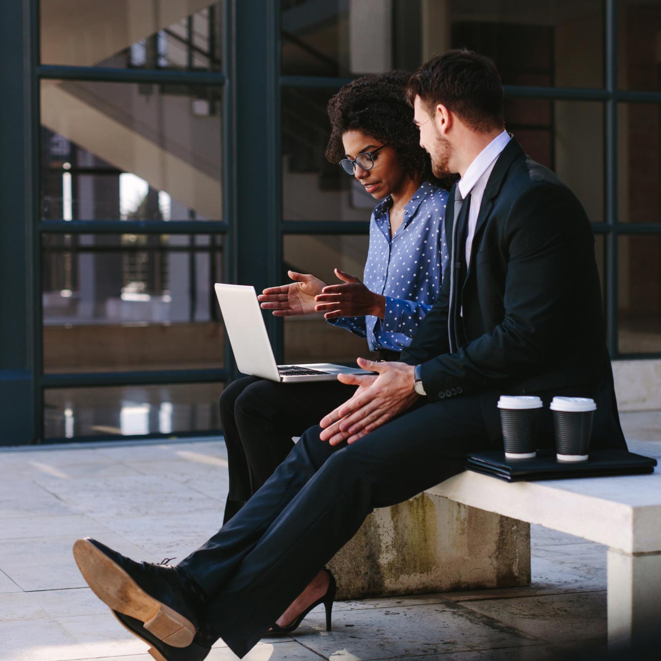 外出先で Webex に安全に接続する人々